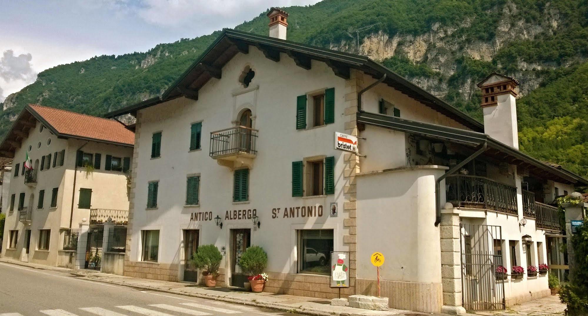 Antico Albergo Sant'Antonio Fonzaso Bagian luar foto